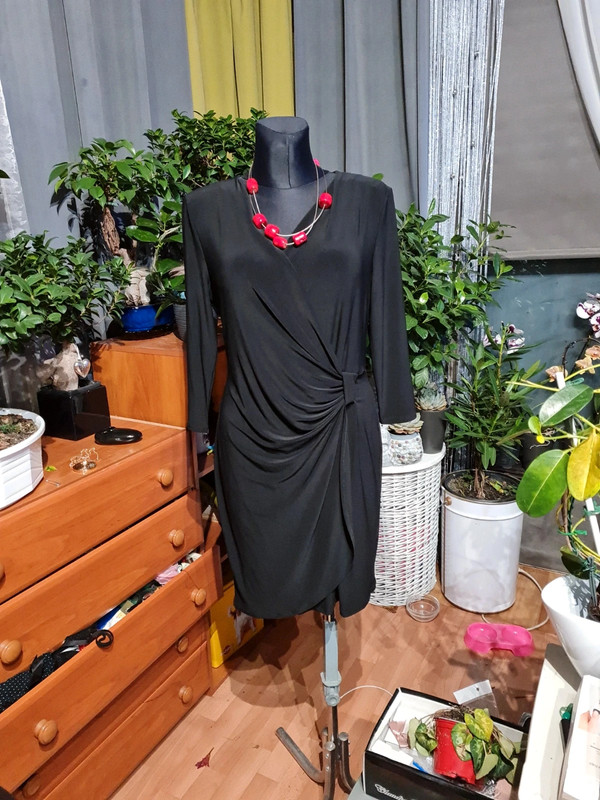 Czarna sukienka tuszujaca brzuch - Vinted