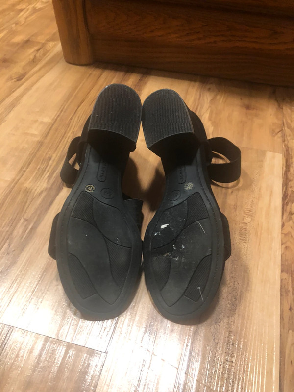 Women’s New Black Sandals Size 6.5 4