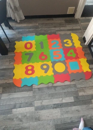 Tapis mousse chiffre, merk: Carrefour, staat: Nieuw zonder prijskaartje, maat: 12-18 maanden / 80 cm, € 5,00, € 5,95 inclusief Kopersbescherming