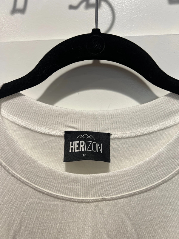 Herizon white pullover size M 3