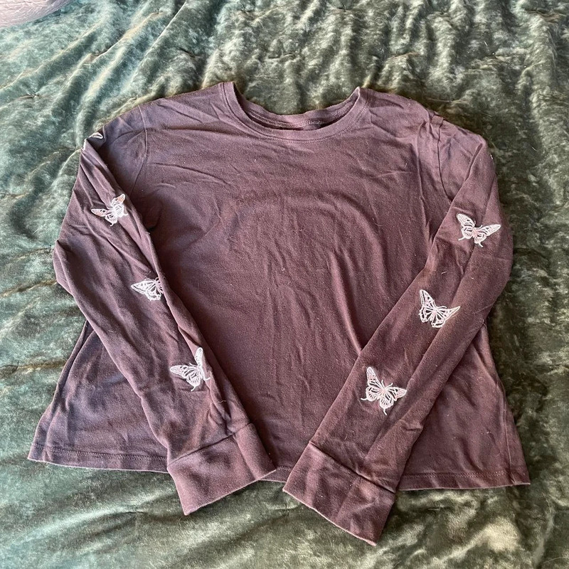 Grey Hollister long sleeve embroidered butterfly shirt 🦋 2