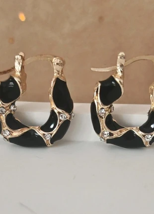 boucles d'oreilles créoles noires avec détail doré et strass, marque: L'instant Bijoux, état: Neuf avec étiquette, 14,00 €, 15,40 € Protection acheteurs incluse