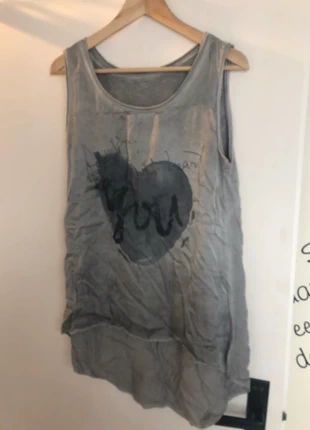 Topje M , staat: Goed, maat: M / 38 / 10, € 2,00, € 2,80 inclusief Kopersbescherming