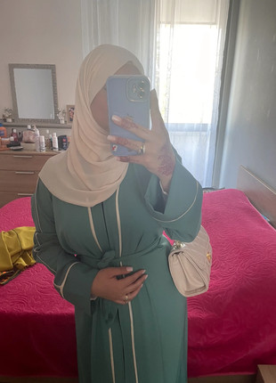 Abaya (robe) avec ceinture disponible 