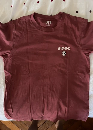 Tee shirt manga Uniqlo bordeaux, marque: Uniqlo, état: Très bon état, taille: XS, 2,00 €, 2,80 € Protection acheteurs incluse
