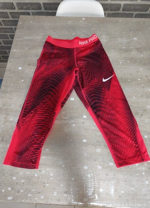 Legging Court 3/4 Nike Fille, brand: Nike, condizioni: Buone, taglia: 12 anni / 152 cm, €6.00, €7.00 include la Protezione acquisti