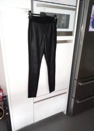 Pantalon legging stretch effet cuir HUE taille S , marque: Hue, état: Très bon état, taille: S / 36 / 8, 3,00 €, 3,85 € Protection acheteurs incluse