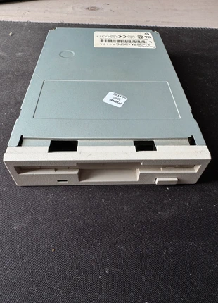 3.5 inch floppy drive Panasonic JU-257, merk: Panasonic, staat: Veelgebruikt, € 15,00, € 16,45 inclusief Kopersbescherming