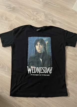 Wednesday T-Shirt, marke: H&M, zustand: Neu, größe: Einheitsgröße, 15,50 €, 16,98 € inklusive Vinted-Käuferschutz