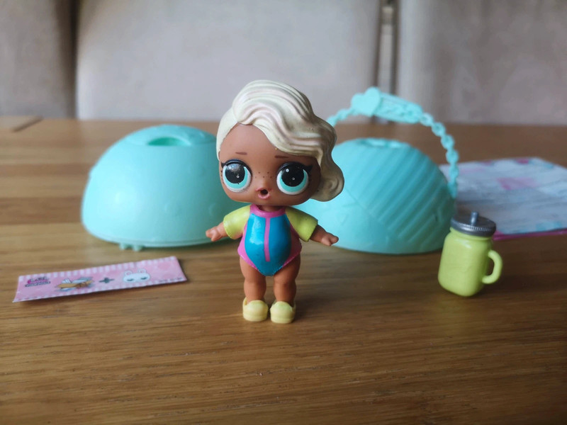 lol surprise surfer babe