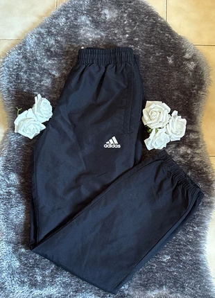 Pantalon léger Adidas 12 ans, marque: adidas, état: Très bon état, taille: 12 ans / 152 cm, 5,00 €, 5,95 € Protection acheteurs incluse