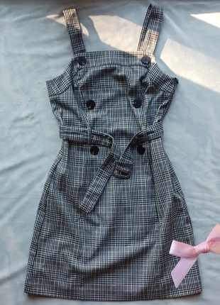 Robe courte  à bretelles centrée à carreaux grise et noire, marca: COQUETTE, estado: Muito bom, tamanho: XS / 34 / 6, €8.50, €9.63 inclui Proteção do Comprador