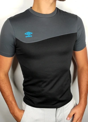 Maillot gris noir Umbro T.XS, marque: Umbro, état: Très bon état, taille: XS, 12,00 €, 13,30 € Protection acheteurs (Pro) incluse