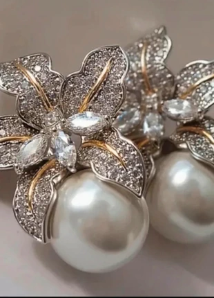Stunning Two-Tone silver plated Floral Pearl Earrings featuring Luxurious Sparkling tone stud, brand: Pearl, condition: New with tags, £9.50, £10.68 includes Buyer Protection