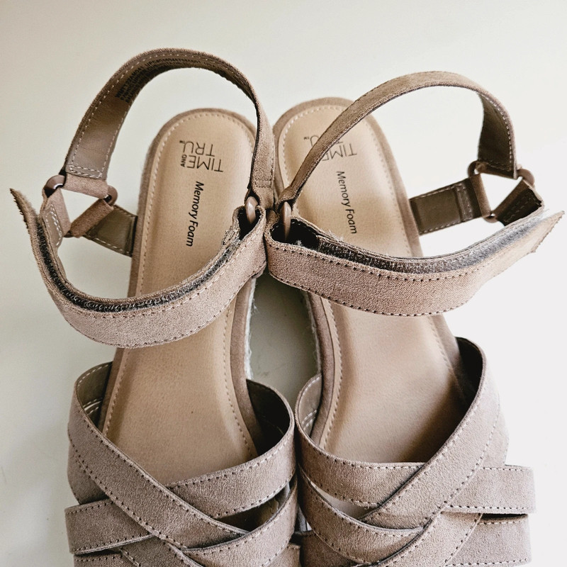 Size 11 Time Tru Womens Beige Leather Upper Strappy Sandals with