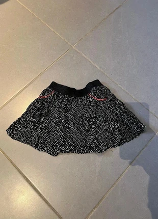 Jupe souple noir à petits pois blanc avec 2 poches - Ikks - Cœur - Noir, Blanc - 2 ans, marke: IKKS, zustand: Sehr gut, größe: 18–24 Monate / 86, 2,90 €, 3,75 € inklusive Vinted-Käuferschutz
