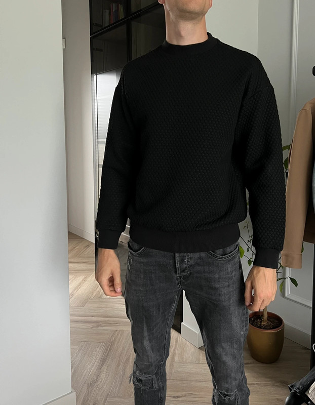 Juodas džemperis 1