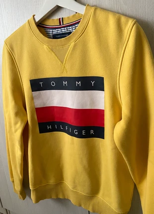Tommy Hilfiger Yellow sweatshirt Unisex Size S, merk: Tommy Hilfiger, staat: Goed, maat: S / 36 / 8, € 10,00, € 11,20 inclusief Kopersbescherming