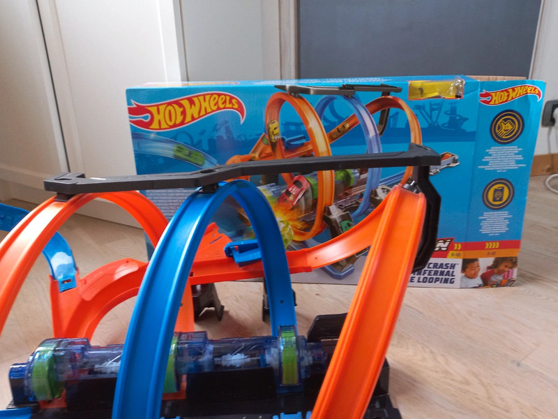 Hot Wheels Looping Infernal;