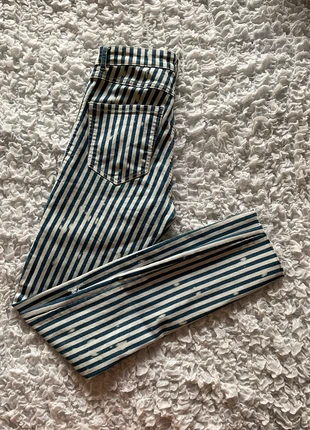 Jeans a righe push-up, brand: Zara, condizioni: Nuovo senza cartellino, taglia: S / IT 40 / EU 36, €10.00, €11.20 include la Protezione acquisti