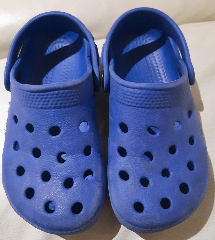 Chaussures style crocs taille 28 1
