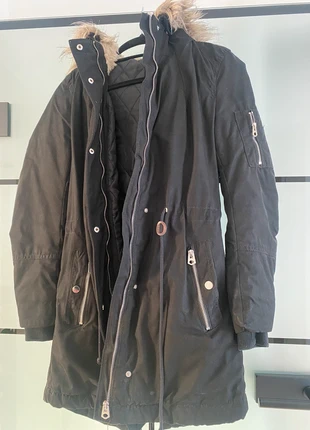 Schwarze Winterjacke, marque: H&M, état: Bon état, taille: S / 36 / 8, 5,00 €, 5,95 € Protection acheteurs incluse