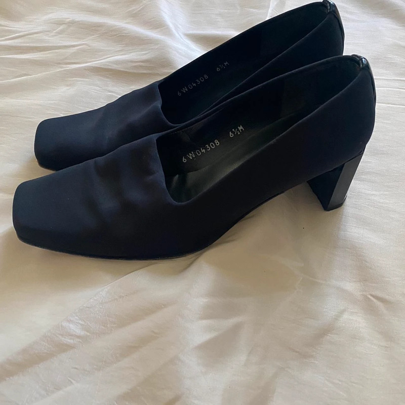 Vintage Y2K Stuart Weitzman black square heel 4