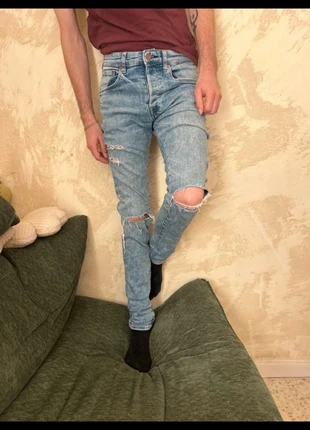 Jean slim homme déchiré Denim (HM) Bleu clair, marque: H&M, état: Très bon état, taille: S, 5,00 €, 5,95 € Protection acheteurs incluse