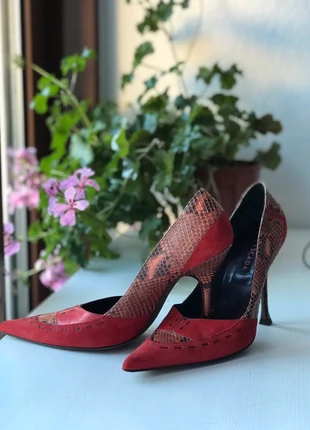 Spitze Escada High Heels in Rot mit Schlangenmuster 👠, brand: Escada, condition: Very good, size: 40, €63.00, €66.85 includes Buyer Protection