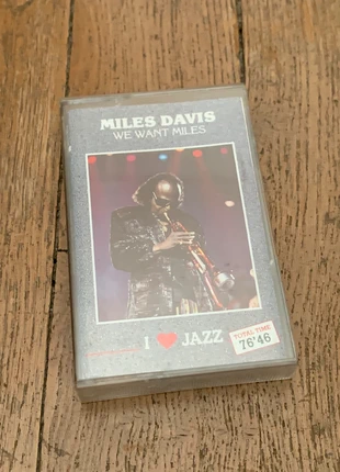 Cassette audio - Rare - Miles Davis - We Want Miles, staat: Heel goed, € 6,00, € 7,00 inclusief Kopersbescherming Pro