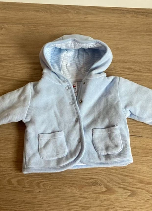 Veste bleu clair doublée Baby club, merk: Baby Club, staat: Heel goed, maat: Tot 1 maand / 50 cm, € 2,00, € 2,80 inclusief Kopersbescherming