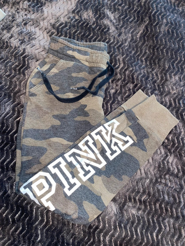 Victoria s Secret PINK Camo Sweatpants Vinted