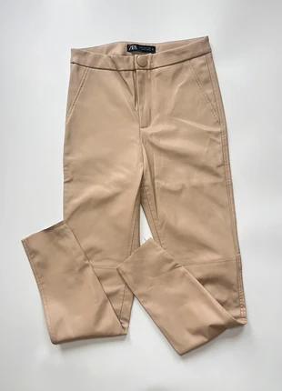 Beige Faux Leather Pants by Zara Women Size XS, merk: Zara, staat: Heel goed, maat: XS / 34 / 6, € 18,00, € 19,60 inclusief Kopersbescherming
