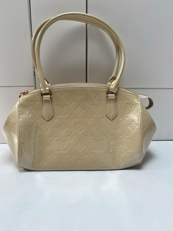 Louis Vuitton Louis Vuitton Sherwood Pm In Beige Blanc Corail Vernis Patent  Leather on SALE