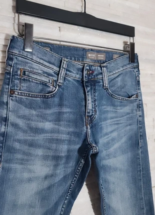 Jean slim fit homme : effet délavé, coupe tapered, confortable et moderne, marke: Mustang, zustand: Sehr gut, größe: W28 | DE 44, 8,00 €, 9,10 € inklusive Vinted-Käuferschutz