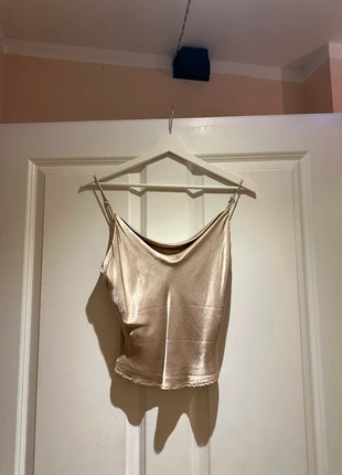 Goldenes Satin-Top von Zara, marke: Zara, zustand: Sehr gut, größe: S / 36 / 8, 10,00 €, 10,70 € inklusive Vinted-Käuferschutz