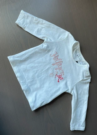 Tommy hilfiger shirtje maat 62 in nieuwstaat, marca: Tommy Hilfiger, estado: Muito bom, tamanho: 3-6 meses / 62 cm, €3.50, €4.38 inclui Proteção do Comprador
