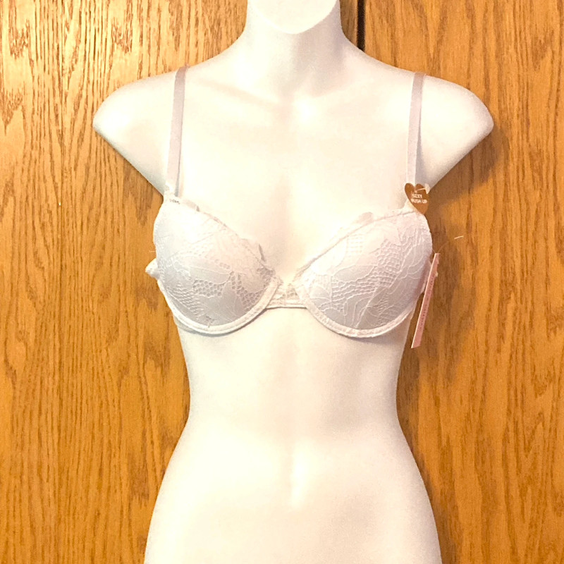 SALE! Authentic Juicy Couture bra 34B, Women's Fashion, Undergarments &  Loungewear on Carousell