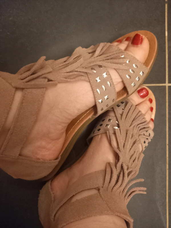 Tropeziennes cuir clou daim beige