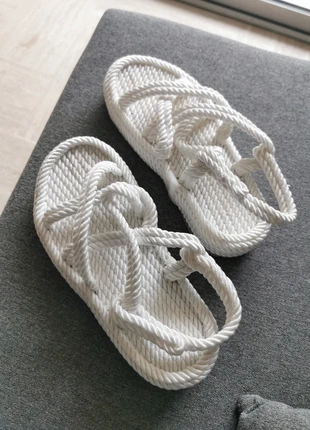 Sandales blanches, état: Très bon état, taille: 36, 2,00 €, 2,80 € Protection acheteurs incluse