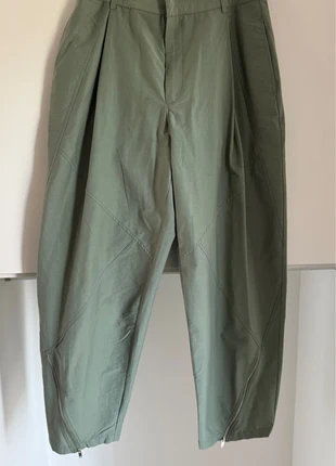 Pantalón balloon cremallera de Stradivarius, marca: Stradivarius, estado: Nuevo sin etiquetas, tamaño: L / 40 / 12, 25,50 €, 27,48 € Protección al comprador incluida