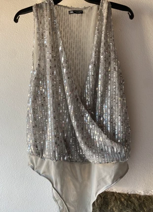 Zara body, merk: Zara, staat: Nieuw zonder prijskaartje, maat: L / 40 / 12, € 12,00, € 13,30 inclusief Kopersbescherming