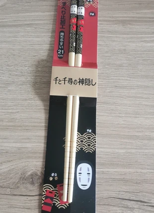 Baguettes japonaises black no face et Noiraude studio Ghibli totoro 21 CM, marke: Studio Ghibli, zustand: Sehr gut, 12,99 €, 14,34 € beinhaltet Vinted-Käuferschutz Pro