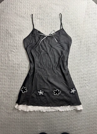 Robe nuisette Vintage brodée fleurs noir et blanche taille S/36 y2k, marque: Vintage, état: Très bon état, taille: S / 36 / 8, 21,00 €, 22,75 € Protection acheteurs incluse