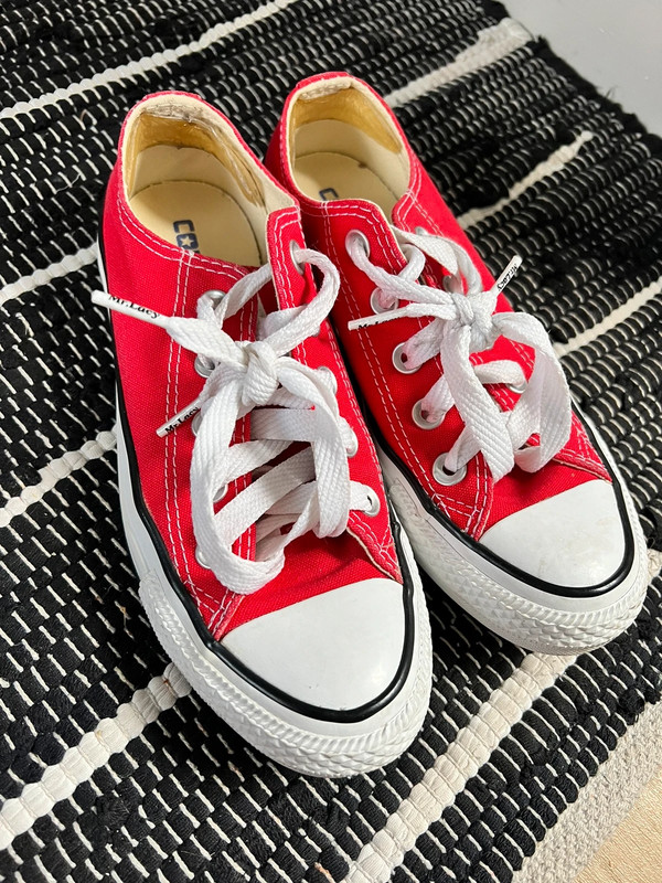 Converse red short very good condition size 3 Vinted