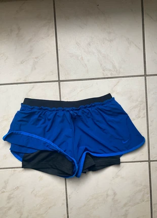 Short running Nike taille S couleur bleu noir, marke: Nike, zustand: Sehr gut, größe: S / 36 / 8, 16,50 €, 18,03 € beinhaltet Vinted-Käuferschutz Pro