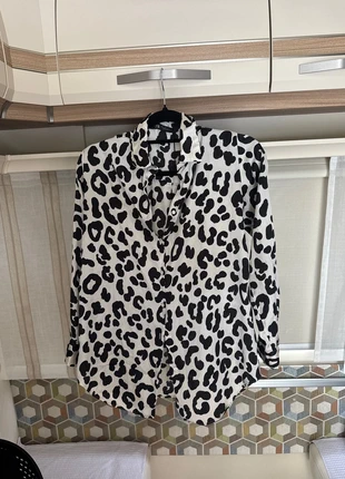 Chemise en satin Zara, brand: Zara, condition: Very good, size: XS / 34 / 6, €5.00, €5.95 includes Buyer Protection