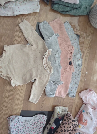 Lot trois pull + 1 barboteuse, marke: Multiples, zustand: Sehr gut, größe: 1-3 Monate / 56, 6,00 €, 7,00 € inklusive Vinted-Käuferschutz