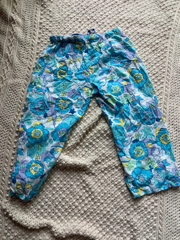 Vintage Floral Capri Pants 4