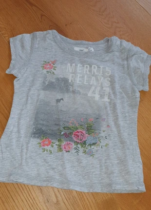 T-Shirt, merk: H&M, staat: Heel goed, maat: 9-12 maanden / 74 cm, € 1,00, € 1,75 inclusief Kopersbescherming